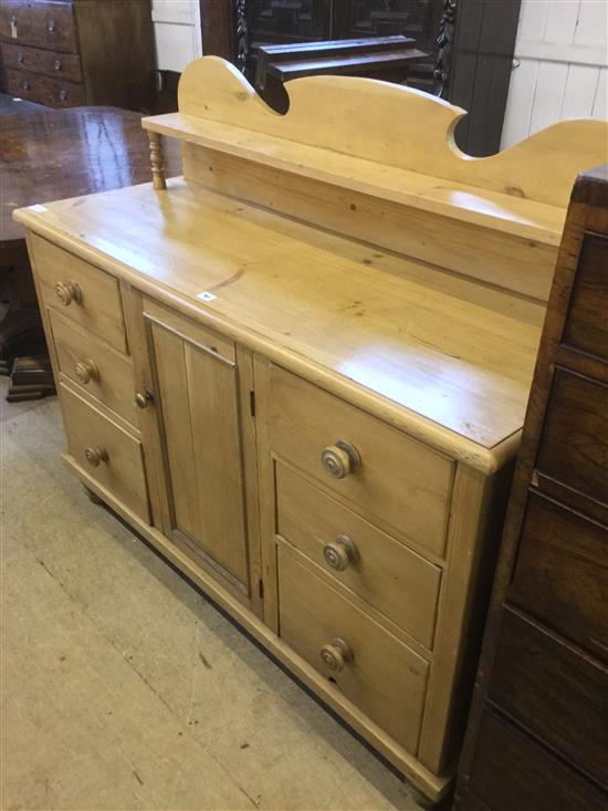 Pine dresser